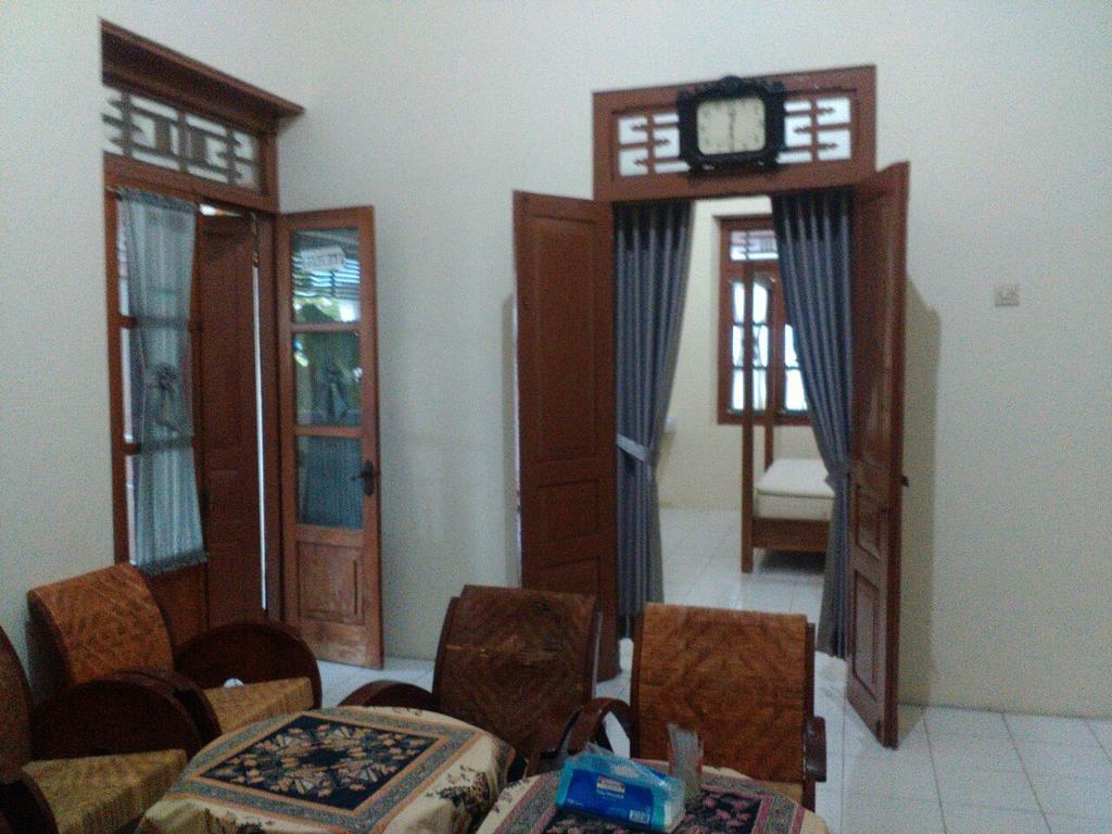 Reddoorz @ Letjend S. Parman Pacitan Exterior foto