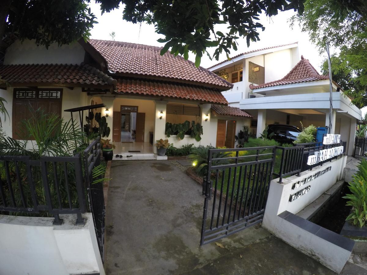 Reddoorz @ Letjend S. Parman Pacitan Exterior foto