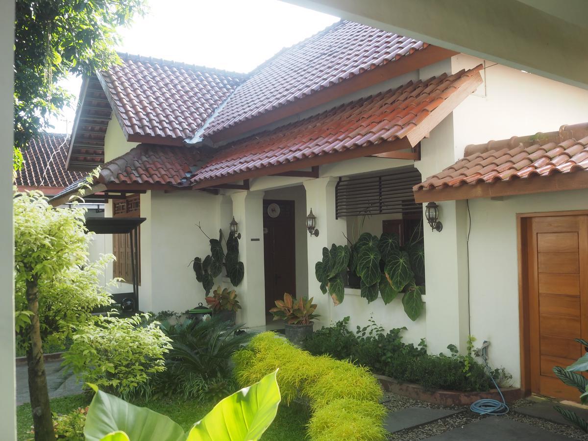 Reddoorz @ Letjend S. Parman Pacitan Exterior foto